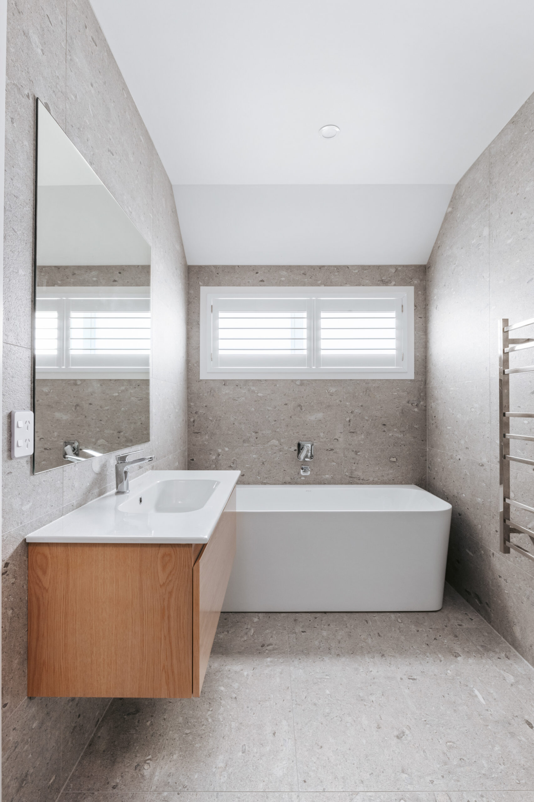 7-233 008 -12 Woodlanding Web