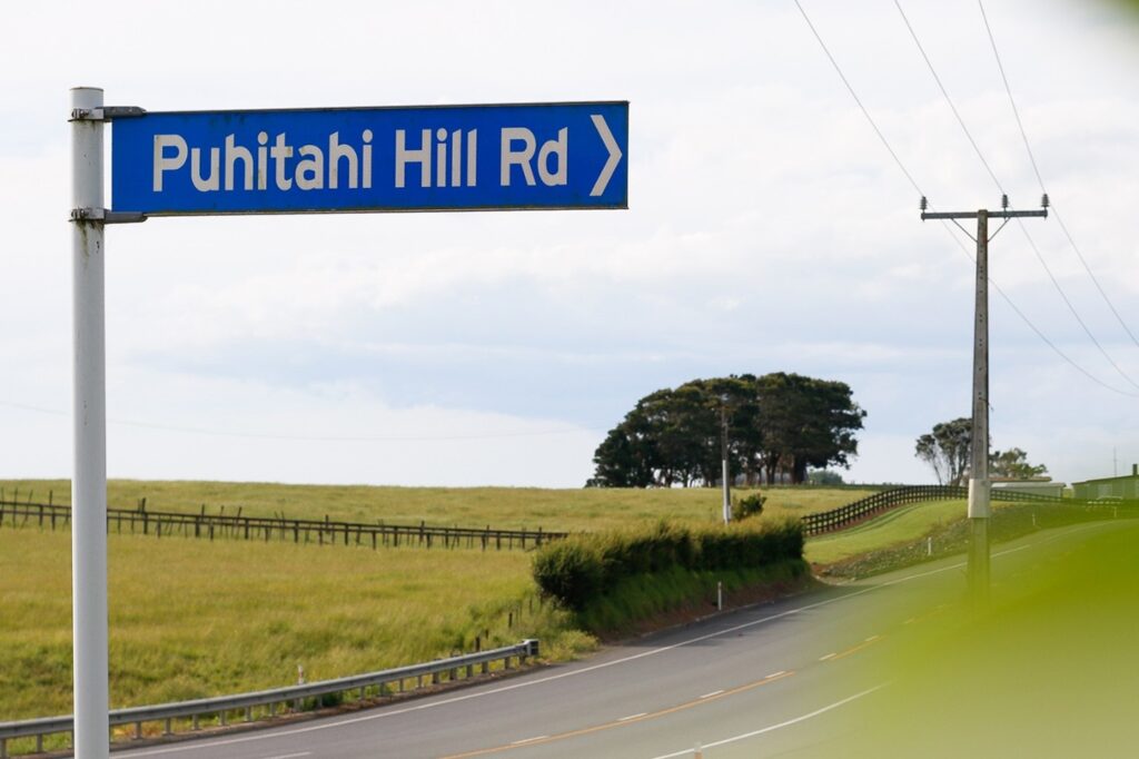 puhitahi hill street sign